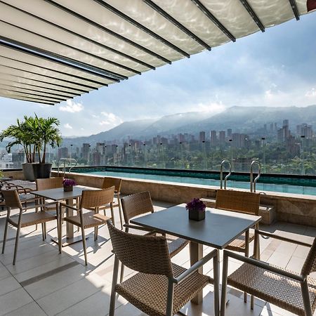 Hotel York Luxury Suites Medellin By Preferred Luaran gambar The rooftop pool at the hotel