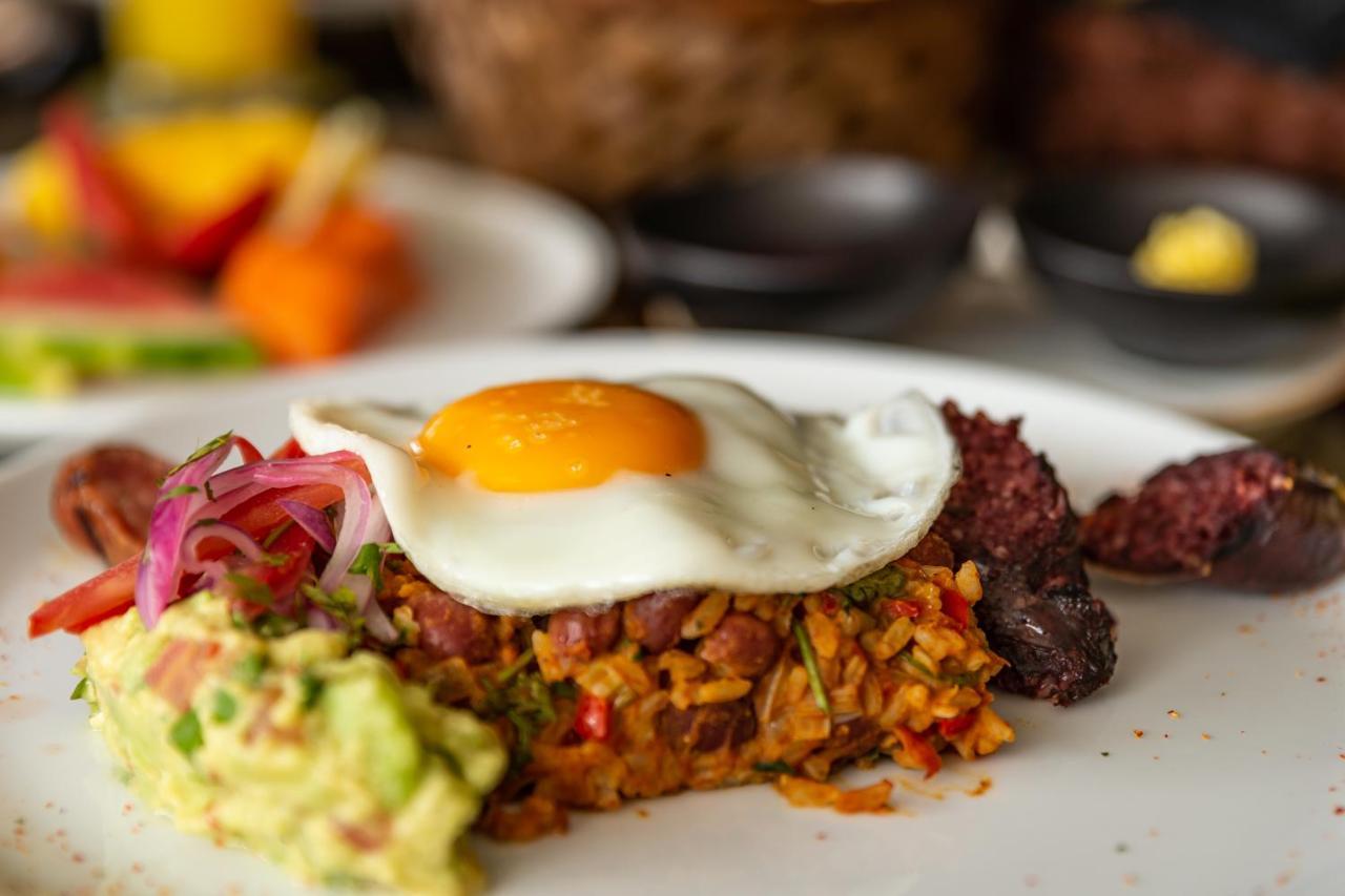Hotel York Luxury Suites Medellin By Preferred Luaran gambar A plate of chaat