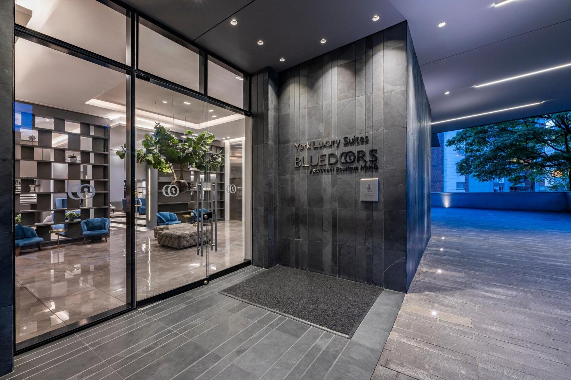 Hotel York Luxury Suites Medellin By Preferred Luaran gambar Entrance of Bluecore