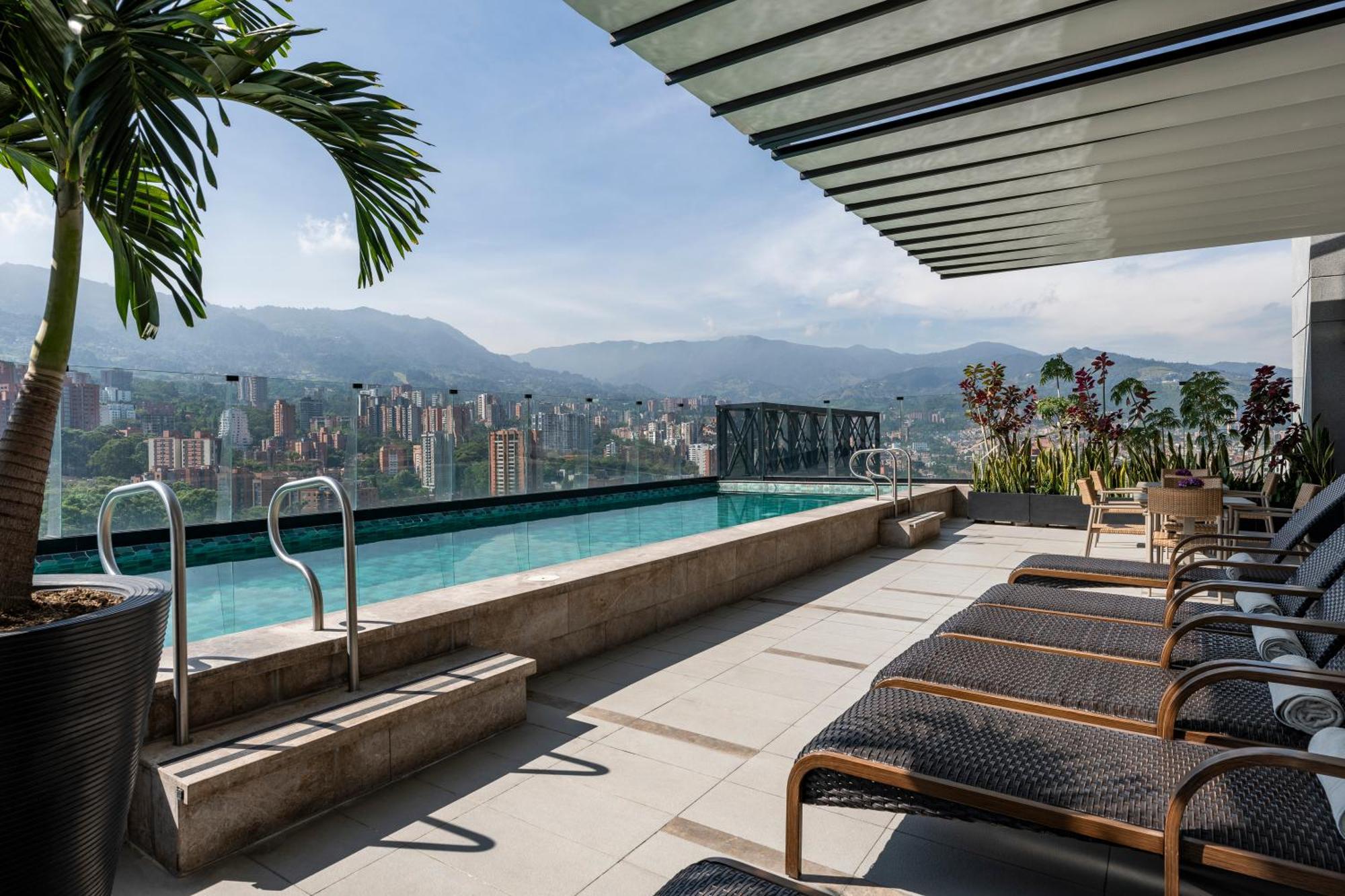 Hotel York Luxury Suites Medellin By Preferred Luaran gambar Rooftop pool