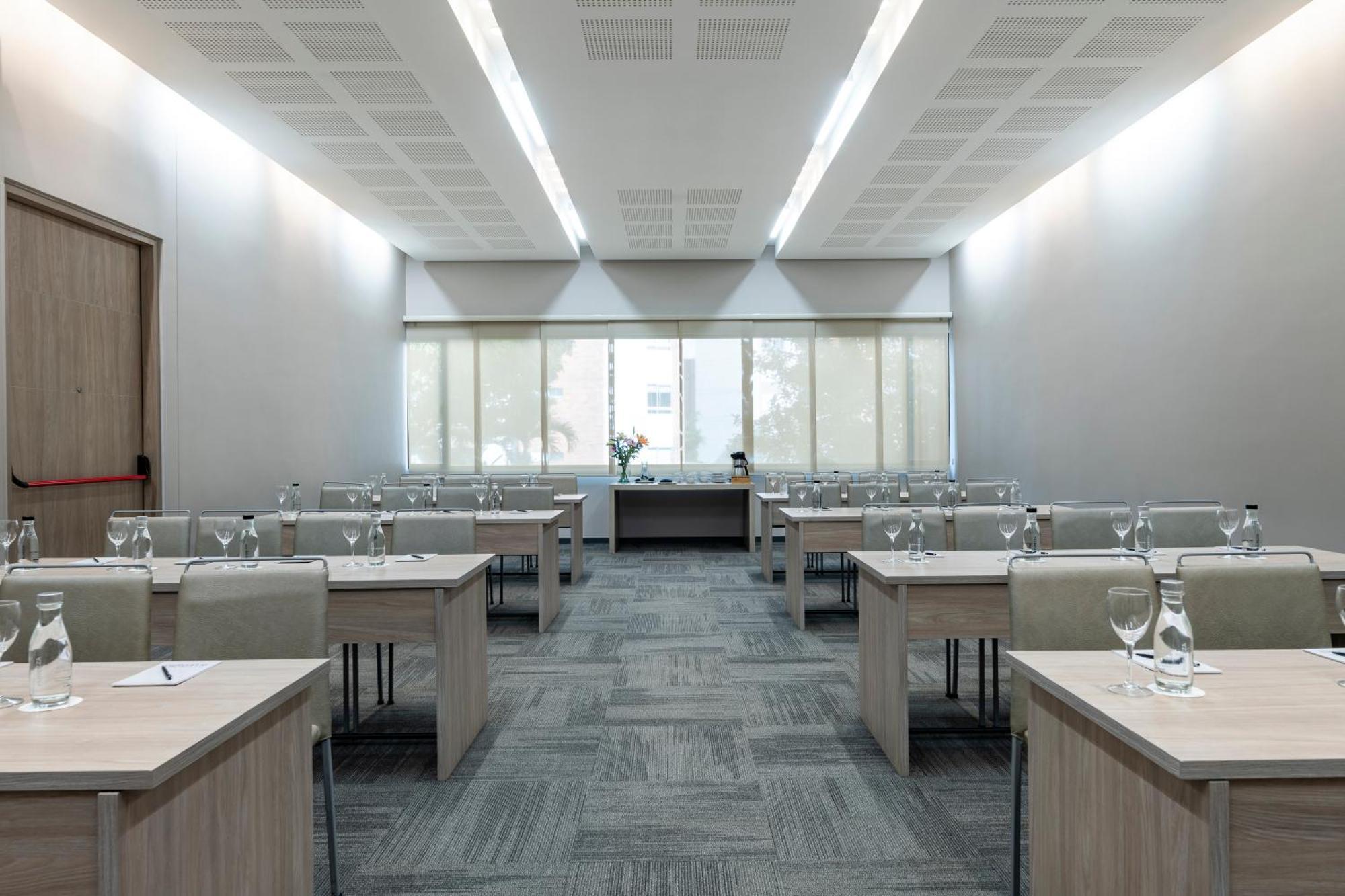 Hotel York Luxury Suites Medellin By Preferred Luaran gambar Meeting room