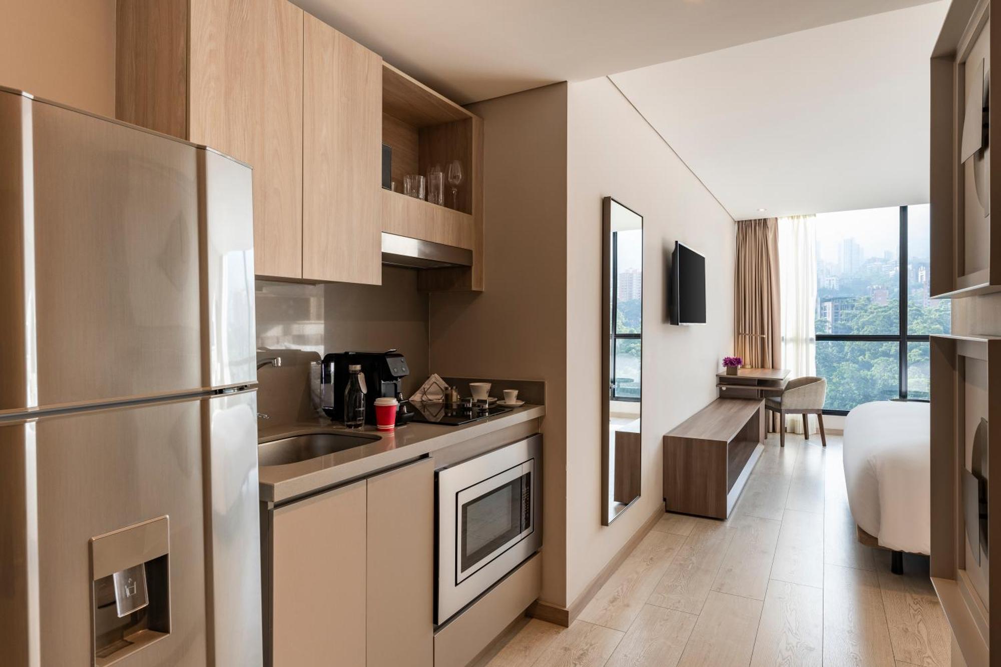 Hotel York Luxury Suites Medellin By Preferred Luaran gambar Studio apartment with a kitchenette