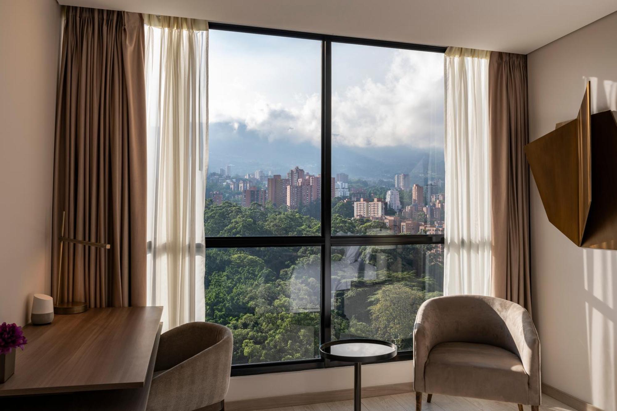Hotel York Luxury Suites Medellin By Preferred Luaran gambar View from a room