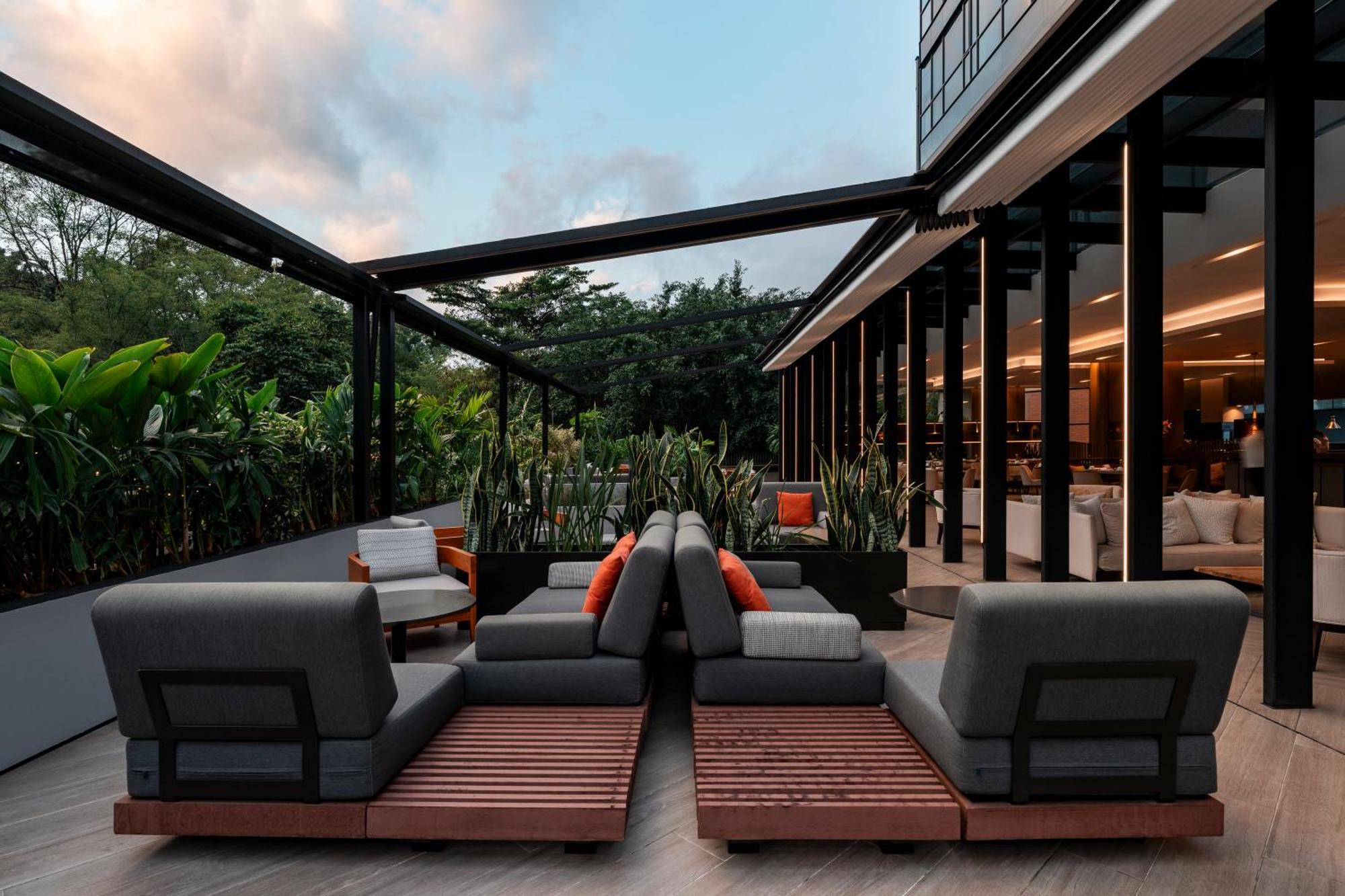 Hotel York Luxury Suites Medellin By Preferred Luaran gambar The hotel's rooftop lounge